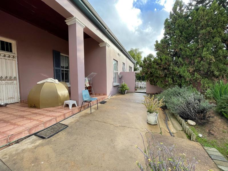 4 Bedroom Property for Sale in Bergzicht Western Cape